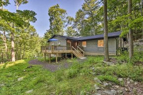 Updated Lake Ariel Resort Home and Decks and View